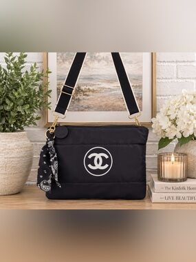 CHANEL Cosmetic/Beauty Bag GWP VIP item